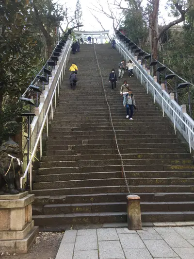 ここを登ると出世する、愛宕神社の出世階段を登ります。